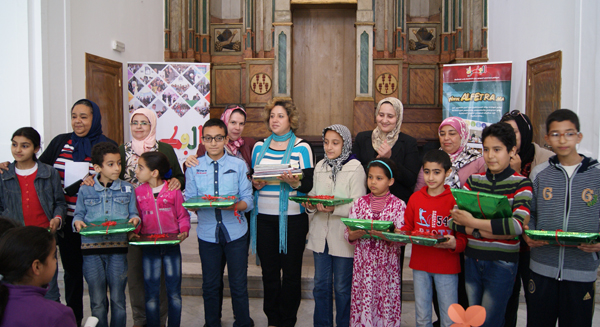 نادي الكتاب بوحدة الفطرة للناشئة بدار الثقافة يقدم جوائز تقديرية لفائدة ناشئة الدار البيضاء