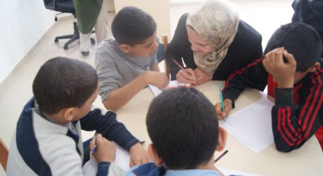 أزيد من 30 طفلا يستفيدون من ورشة نادي الكتاب حول "أهمية القراءة ودور الكتابة في تنمية القدرات الفكرية لدى الناشئة" بدار الثقافة بالدار البيضاء