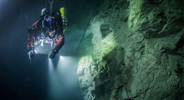 اكتشاف أعمق كهف تحت الماء في العالم